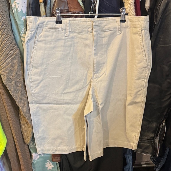 48. Lands End • NWT $85  Cream Chino Shorts W18”-20” - Picture 3 of 3